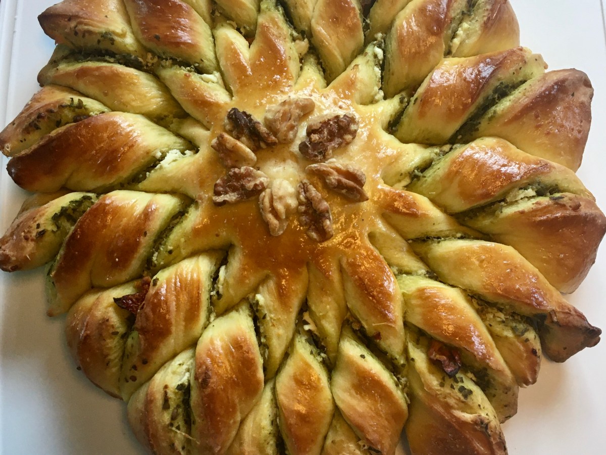 Pesto Tear-and-Share Bread
